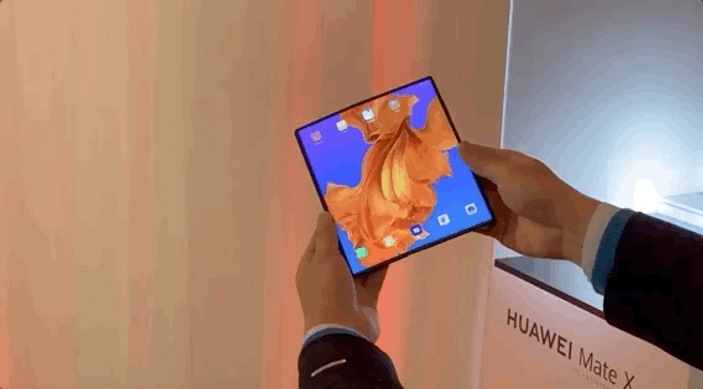 Huawei'nin katlanabilir telefonunun dudak uçuklatan fiyatı