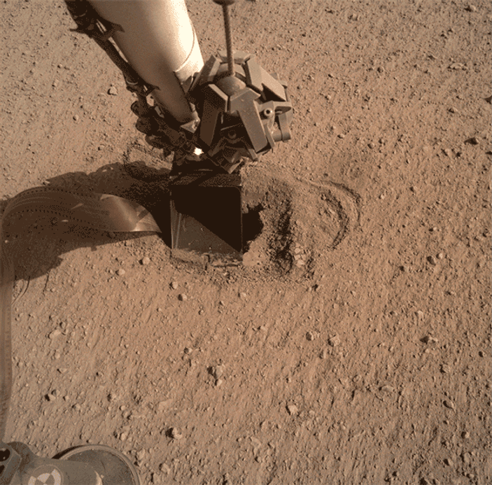 NASA aracının delici ucu Mars yüzeyine sıkıştı