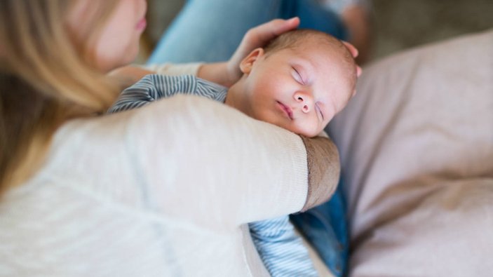 Bebeğinizin hızlıca uyumasını sağlayacak 3 teknik