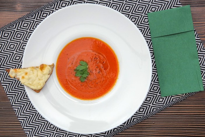 Göz dolduran başlangıç: Fırınlanmış domates çorbası