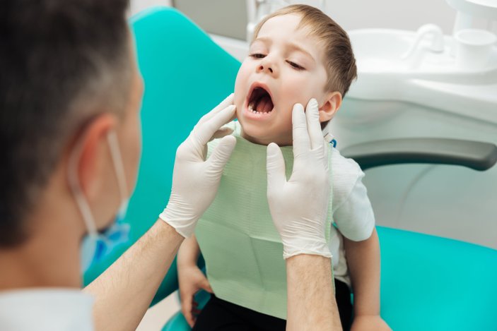 Çocuklarda parmak emme alışkanlığı diş yapısını bozuyor