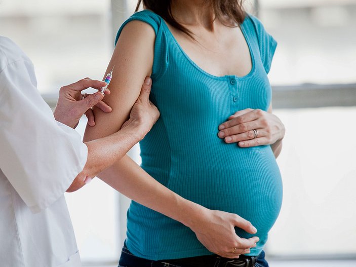 Salgın döneminde aşısız hamilelik büyük risk taşıyor
