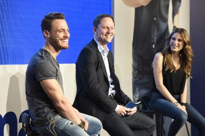 Serenay Sarıkaya ile Kerem Bürsin yan yana gelemedi