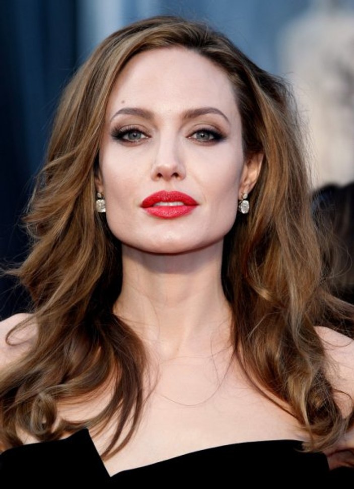 Angelina Jolie Malibu'dan 95 bin dolara ev kiraladı