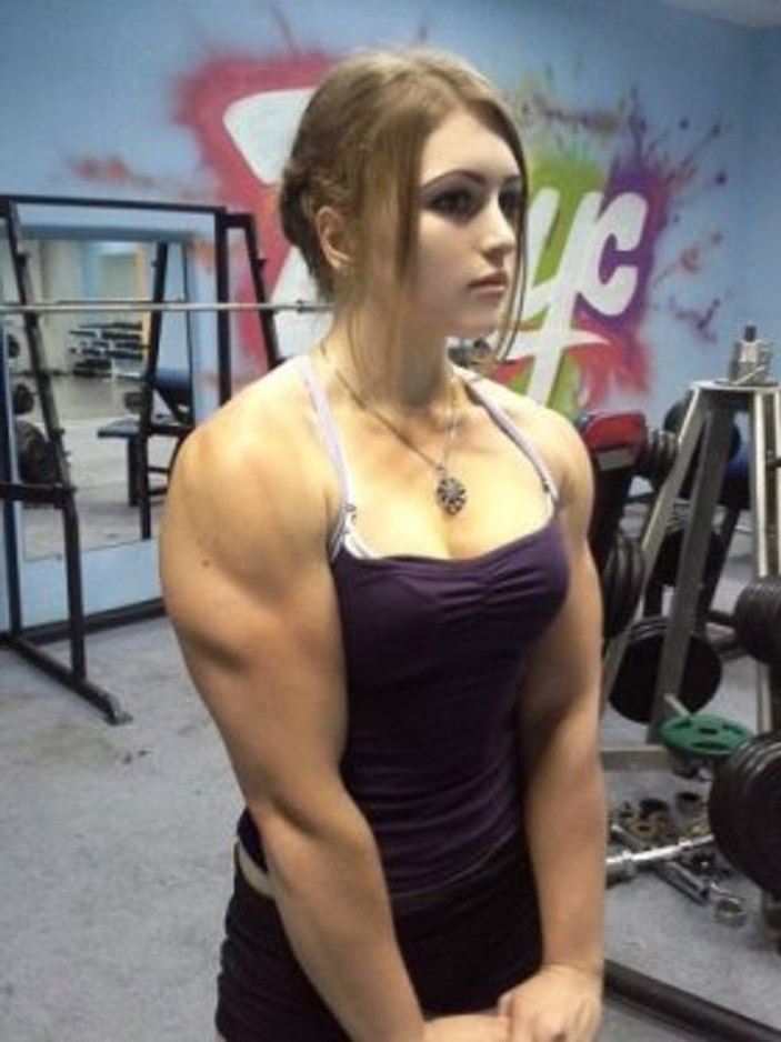Valeria Lukyanova birçok erkeği kıskandıracak kaslara sahip