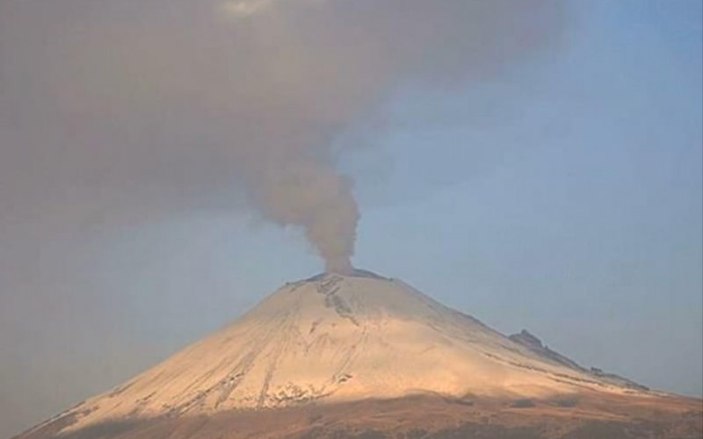 Meksika'da bulunan Popocatepetl Yanardağı patladı