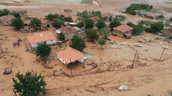 Elmalı'yı ikinci kez sel vurdu
