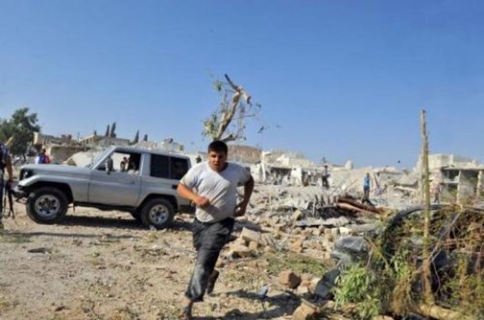 Azaz'a hava saldırısı: 80 ölü