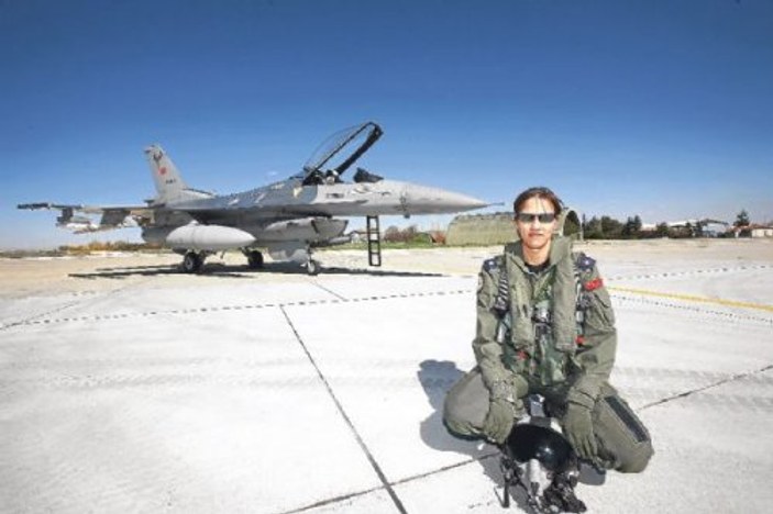 Dünyada okyanus aşan ilk kadın savaş pilotu