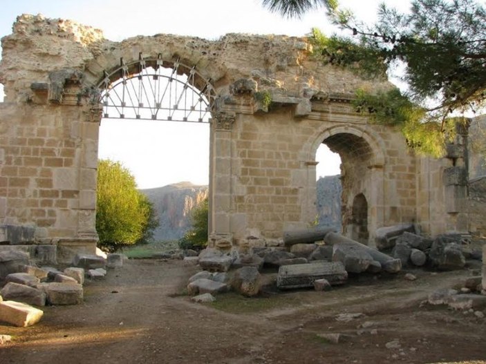 Türkiye'nin ikinci Efes'i Anavarza Antik Kent