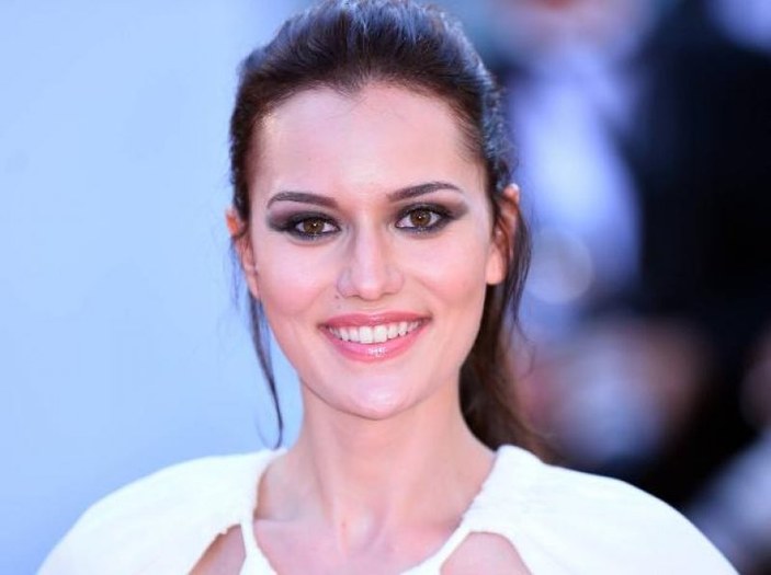 Fahriye Evcen Cannes Film Festivali'ne katıldı