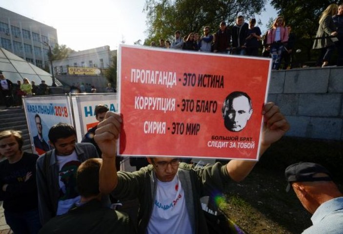 Putin'e protestolu doğum günü kutlaması