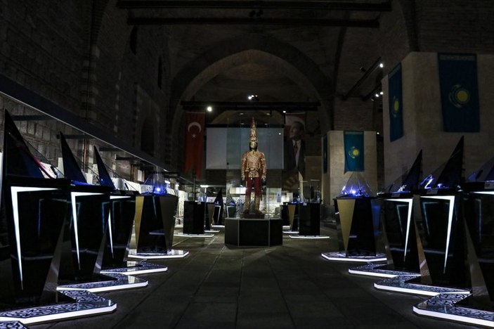 2500 yıllık 'Altın Elbiseli Adam' Türkiye'de sergileniyor