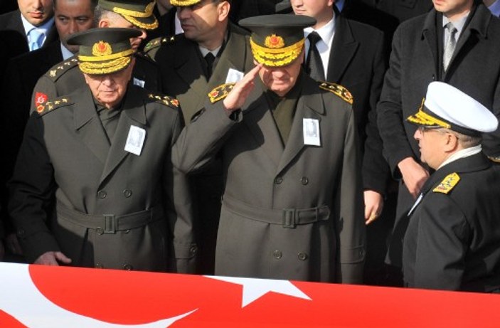 Komutanlar Kırca'nın cenazesinde 