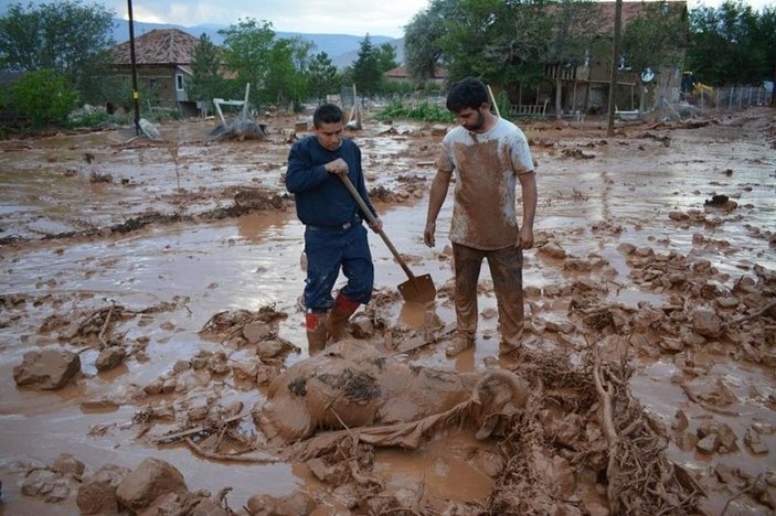 Elmalı'yı ikinci kez sel vurdu