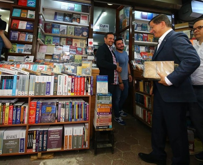 Davutoğlu İstanbul'da esnafı ziyaret etti