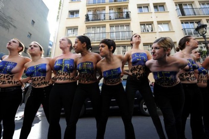 FEMEN'in Paris eylemi