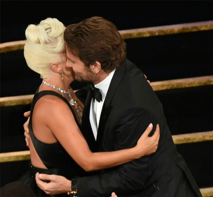 Irina Shayk'tan sevgilisi Bradley Cooper'a tam destek