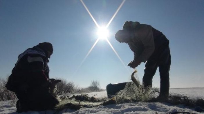 Hakkari'de 'Eskimo usulü' balık avı