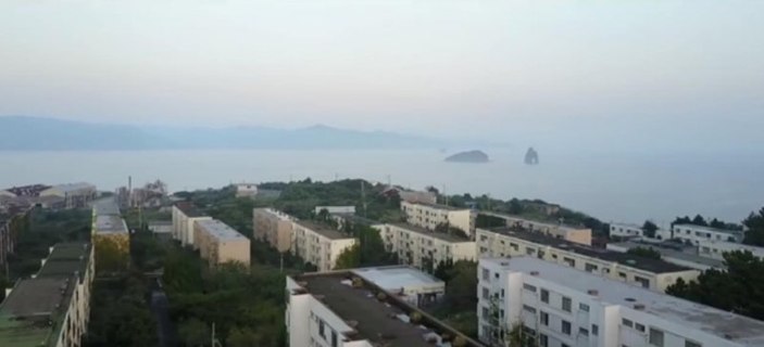 İki kafadar Ikeshima Adası'nda girilmesi yasak olan hastaneye girdi