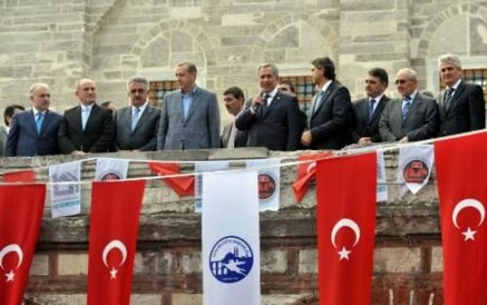  Erdoğan'a miting gibi karşılama