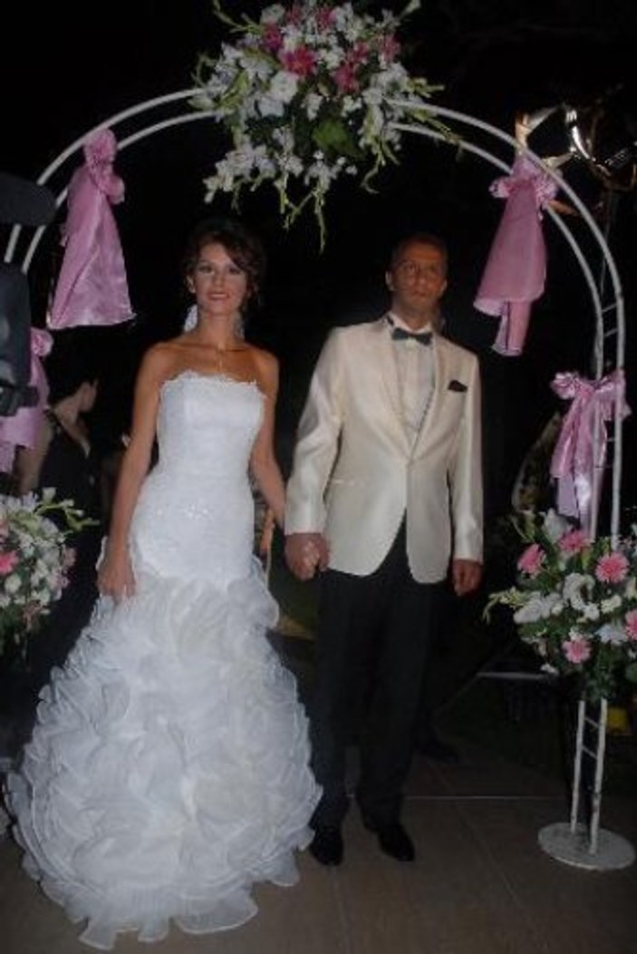 Esra Erol ile Ali Özbir'in düğün görüntüleri