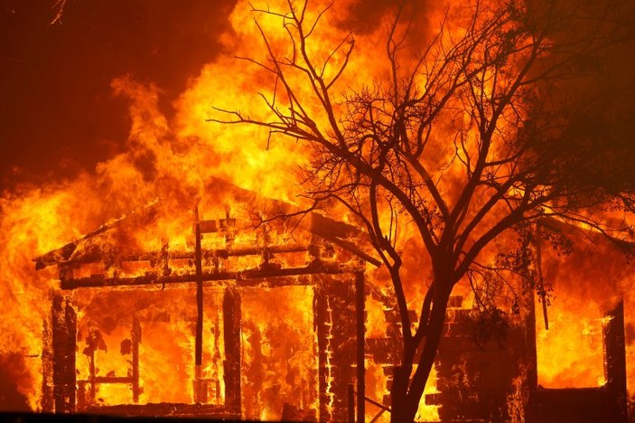 California'da yangınlar 625'ten fazla noktada sürüyor