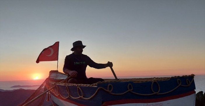 2 bin 700 rakımlı Huser Yaylası'nda manzara için kayık yapan Rizeli