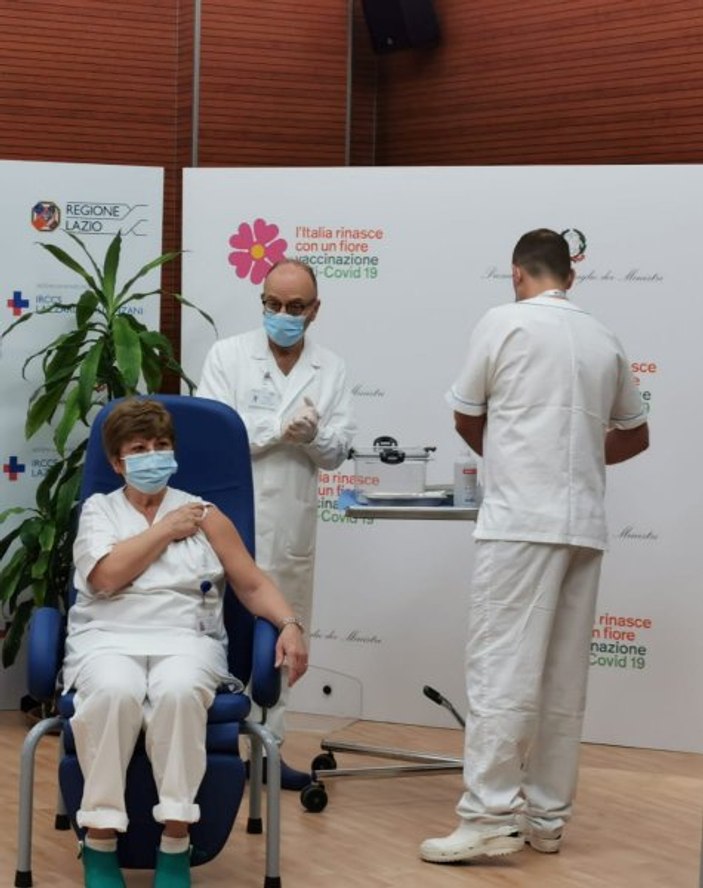 Avrupa'da koronavirüse karşı aşılama başladı