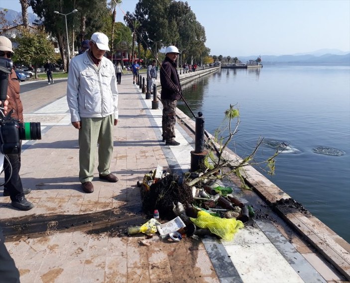 Köyceğiz'de yapılan göl temizliğinden halı çıktı