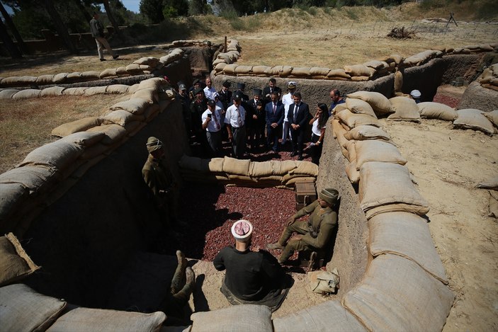Çanakkale Savaşları'nda siperlerde yaşanan bir gün canlandırılıyor