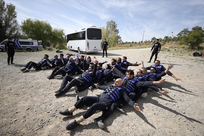 Anadolu Ajansı ve Polis Akademi'sinin ortak çalışması! Savaş Muhabirliği Eğitimi...