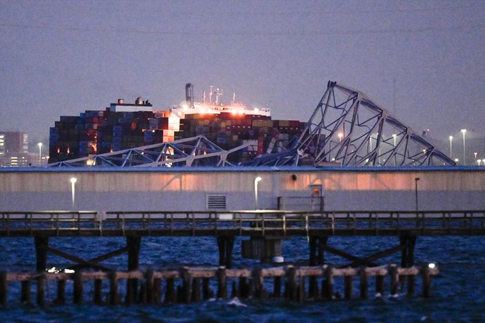 ABD'de gemi çarpması sonucu çöken köprü