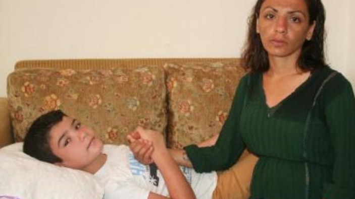 Mersin'de, epilepsi hastası oğlu için yardım bekliyor