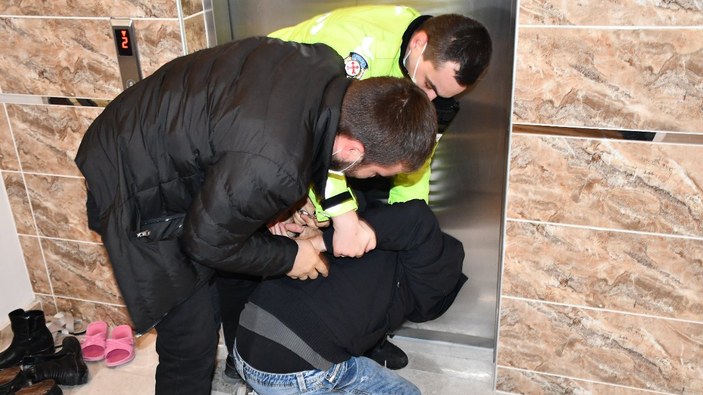 Aksaray'da polisten kaçan 5 şüpheli apartmanda yakalandı