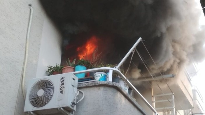 Adana'da psikolojisi bozuk genç kız evi ateşe verdi