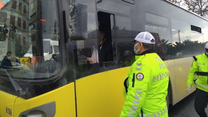 Fatih'te ceza kesilen sürücü: Yolcular geç kalmıştı
