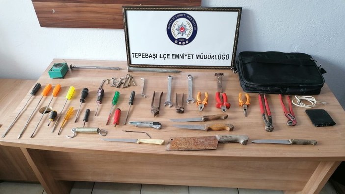 Eskişehir'de polise satırla saldıran kişinin sabıkası çıktı