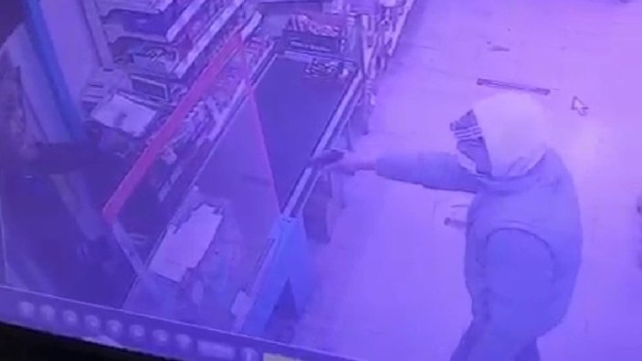 İzmir'de markette silahlı soygun girişimi