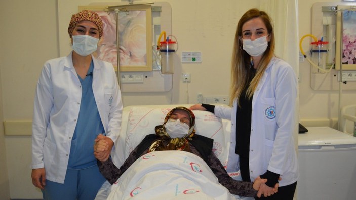 Antalya'da karın ağrısıyla hastaneye gitti, 20 kiloluk kitle çıkarıldı