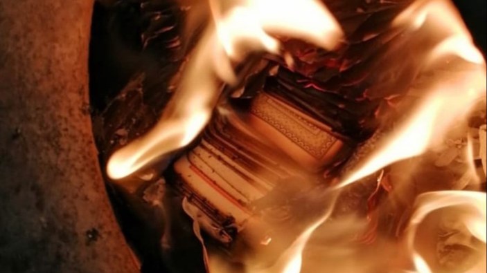 Samsun'daki kumarhane baskınında, iskambil kağıtlarını yaktılar