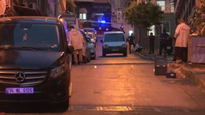 İstanbul'da çocuğunu parka götürmek için sokağa çıkan baba silahlı saldırıda öldü