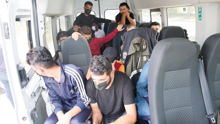Sultangazi’de Suriye uyruklu 20 kaçak göçmen yakalandı