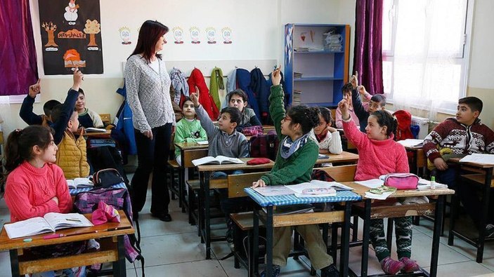 MEB'den öğretmen adaylarına pedagojik formasyon hakkı