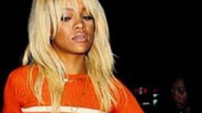 Rihanna'ya sarı çok yakıştı