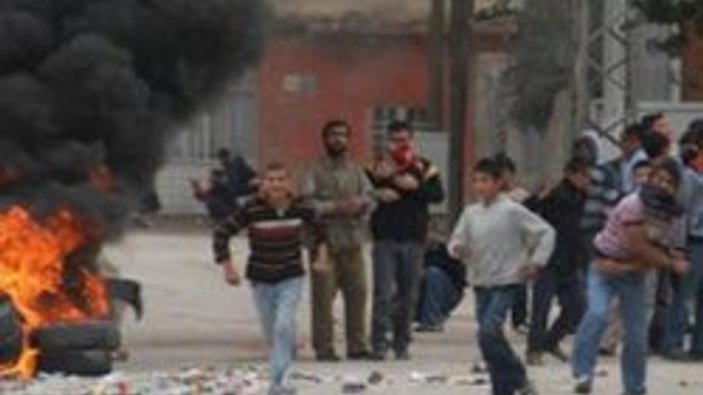 PKK sempatizanı çocuklar Türk bayrağı yaktı