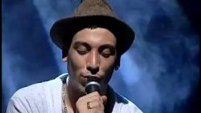 Eurovision şarkısı yarı Türkçe yarı İngilizce