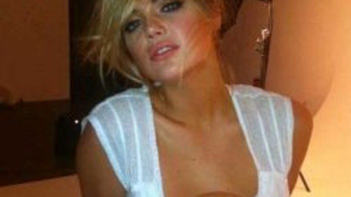 Kate Upton bu pozuyla twitter'ı salladı