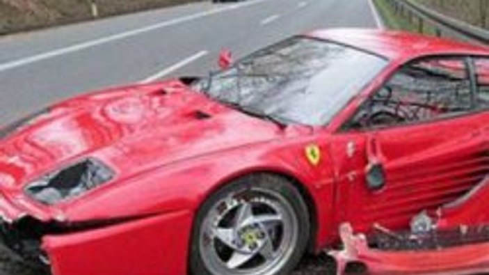 Kirpi için Ferrari'yi haşat etti