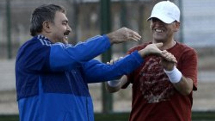 Bakan Eroğlu ve Şimşek tenis maçı yaptı - izle